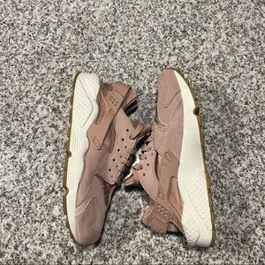 Nike huarache women’s 6.5